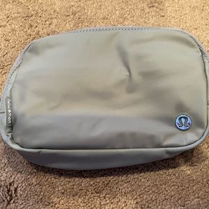 NWT Lululemon Everywhere Belt Bag Silver Drop